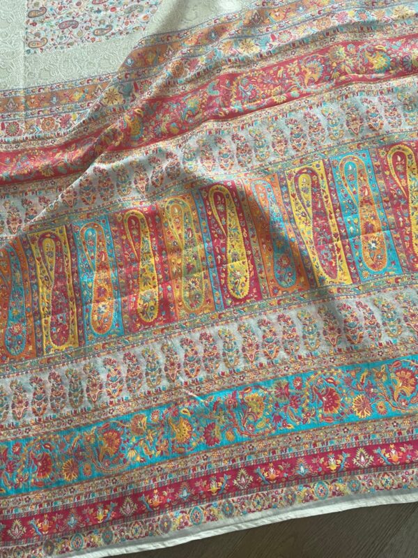Pashmina Design Cream Coloured Saree - Image 5